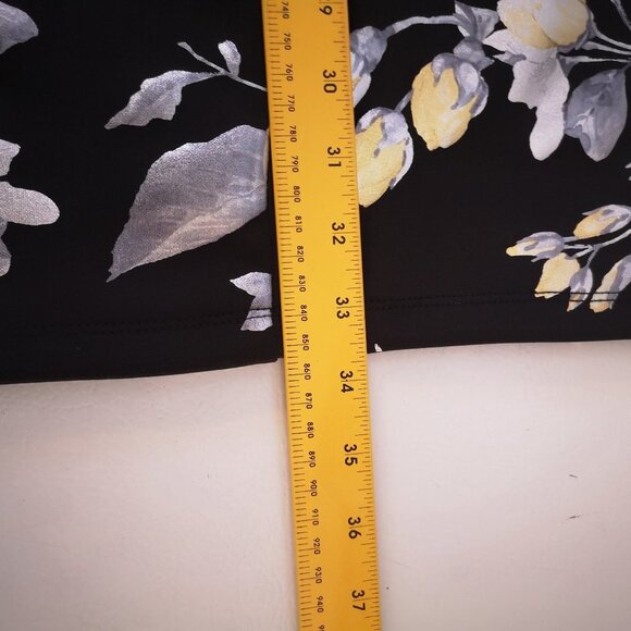 Kate-Lily Ladies V-neck Size 4 Fitted Sleeveless Dress - Picture 8 of 8